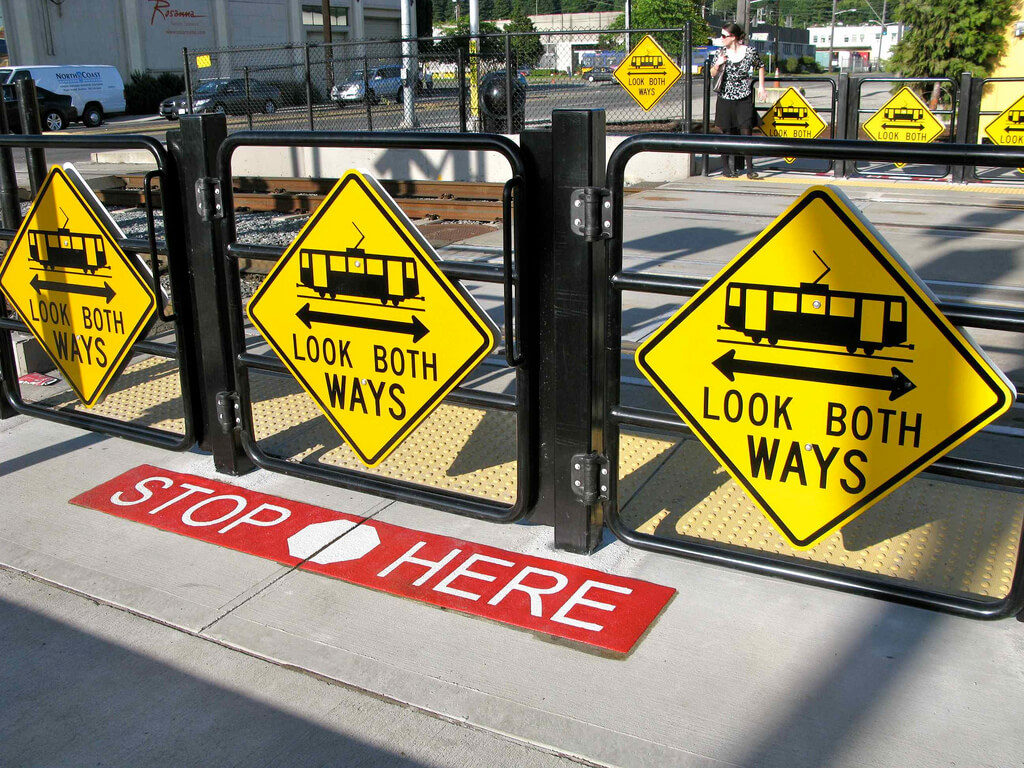 Safety Gates at S Holgate St Crossing, WA © Oran Viriyincy (license)