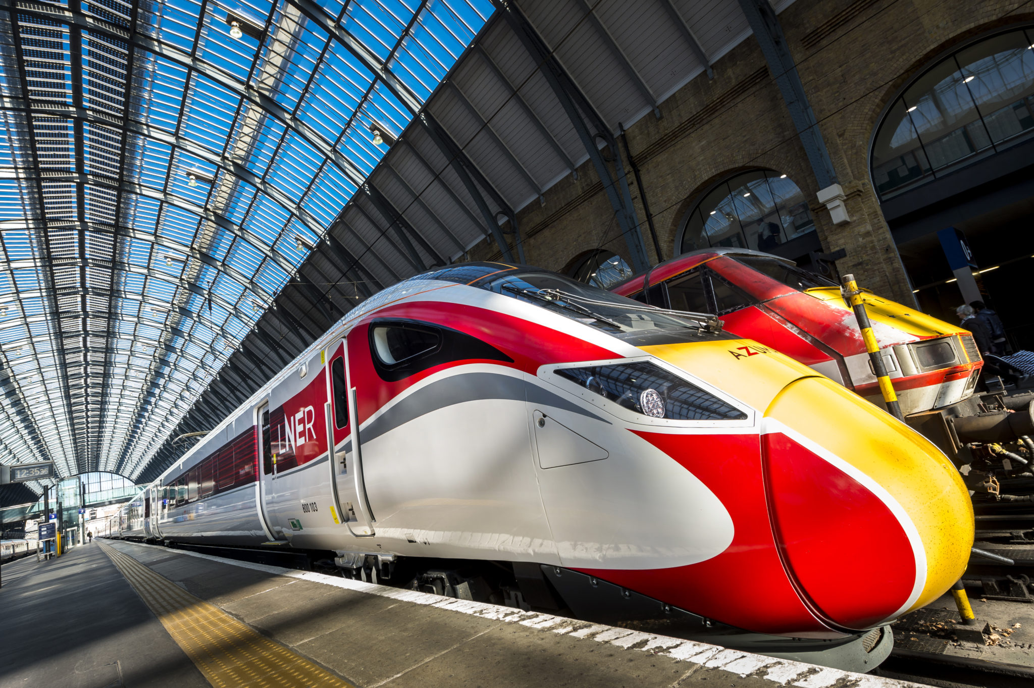 Hitachi Azuma Enters Service for LNER | Railway-News