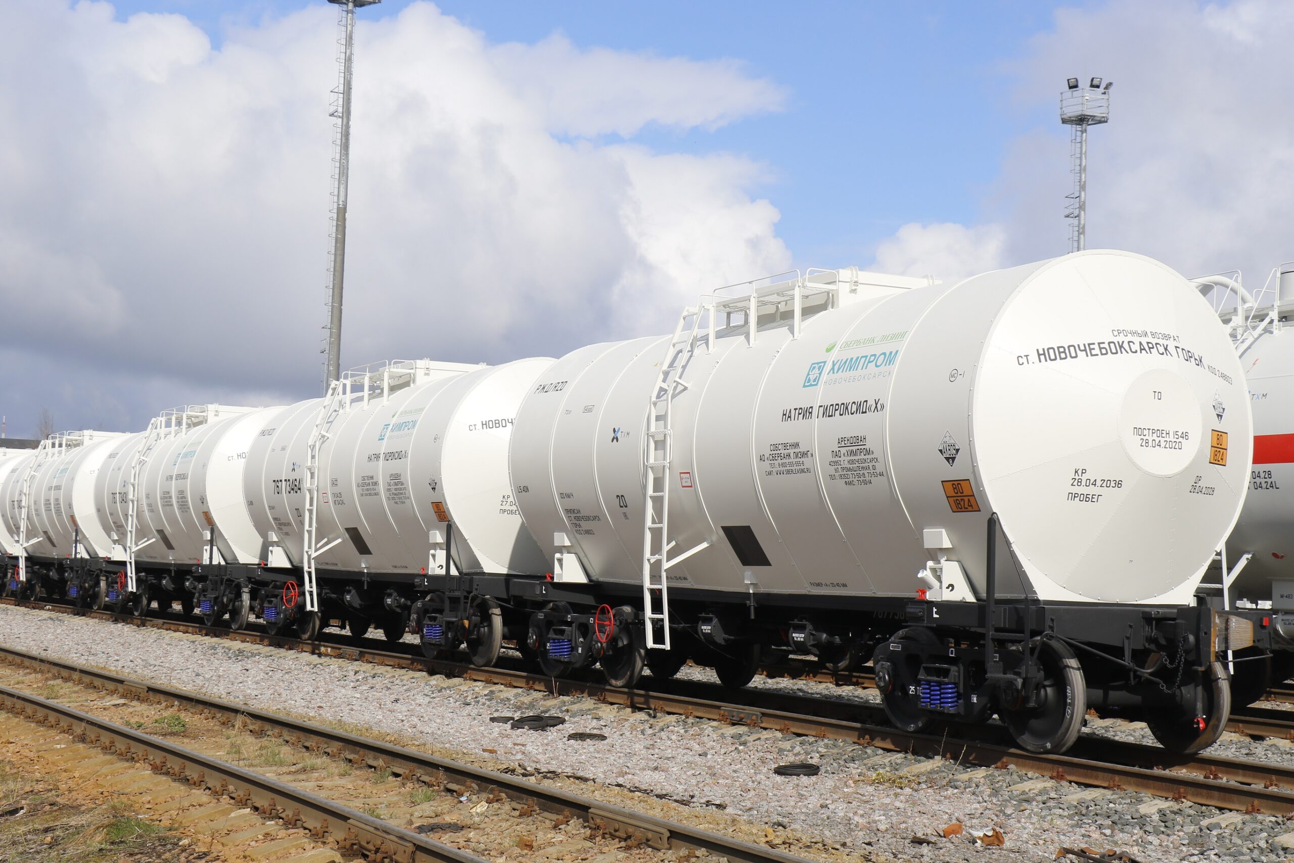 UWC tank cars for Khimprom