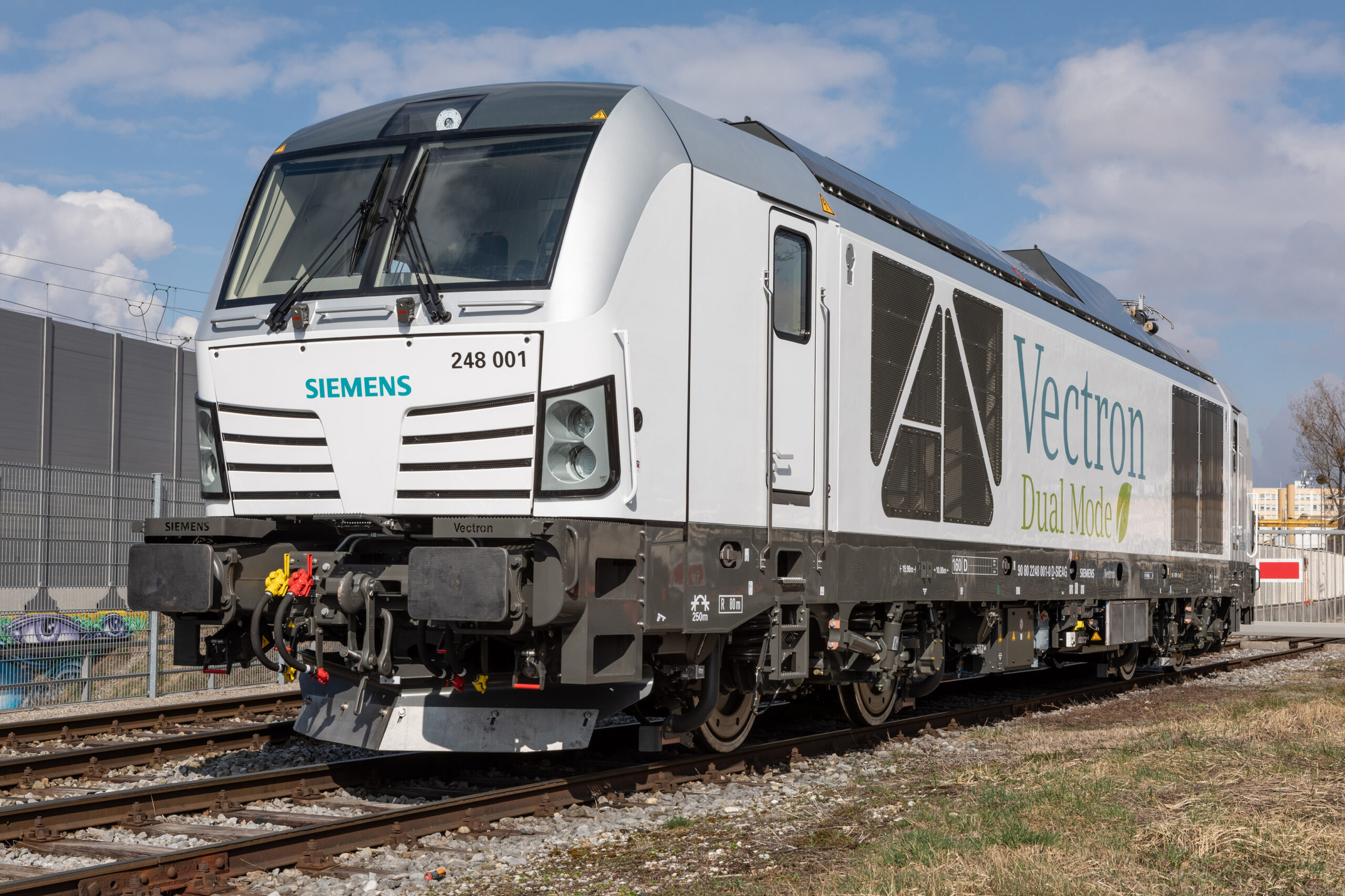 Siemens Vectron Dual Mode locomotive