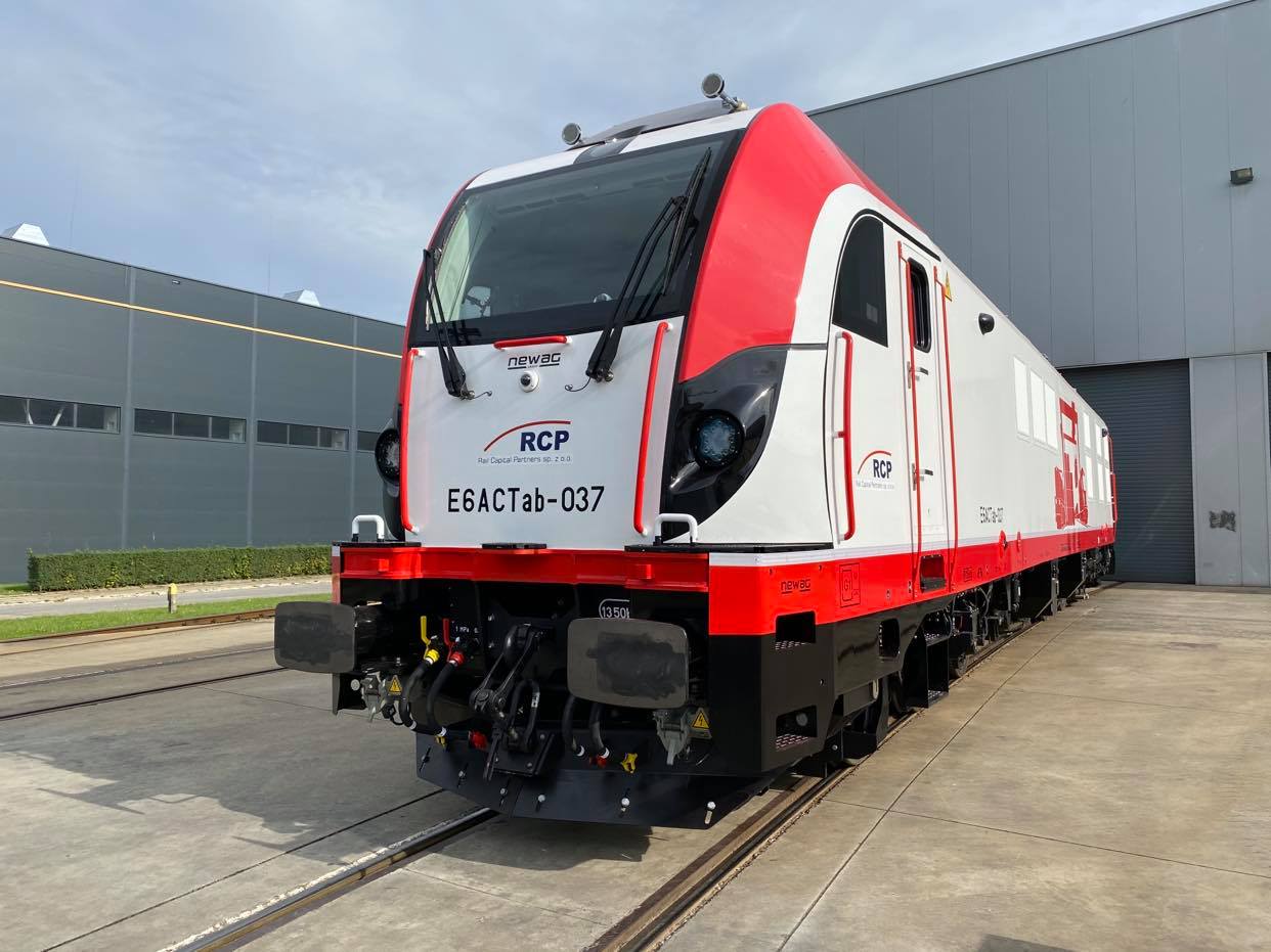 Dragon 2 locomotive for Rail Capital Partners