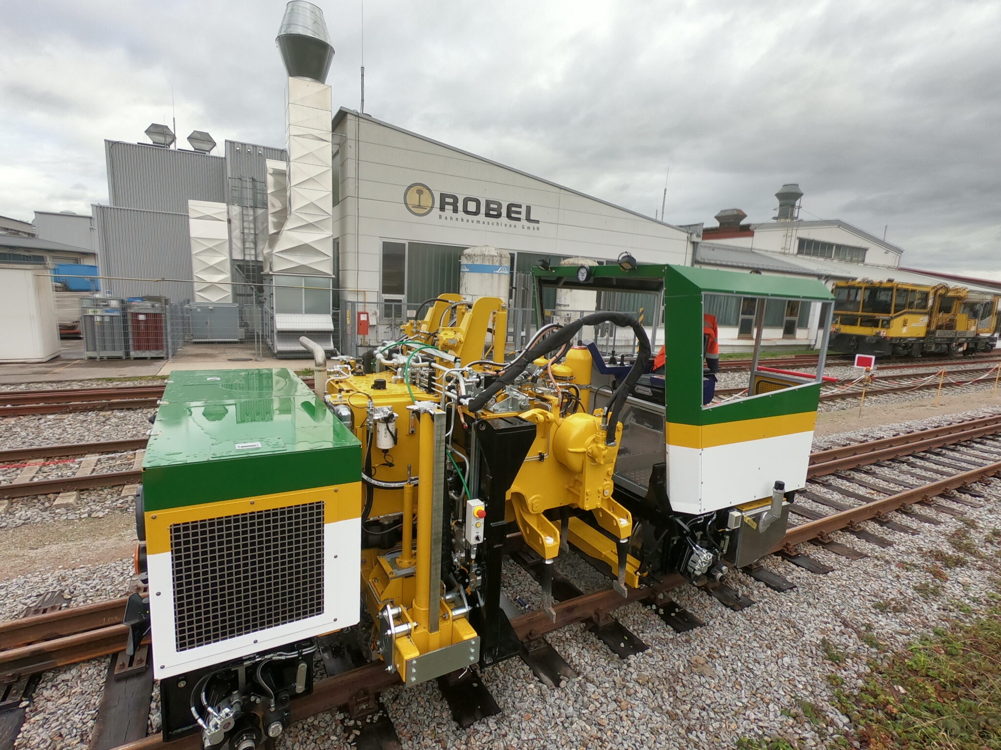 New Robel Mini Tamping Machine ROMITAMP 2.0 RailwayNews