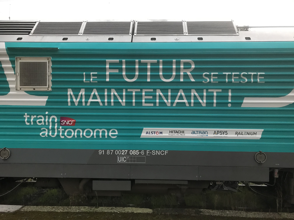 A train in semi-autonomous operation has run on the French national rail network for the first time