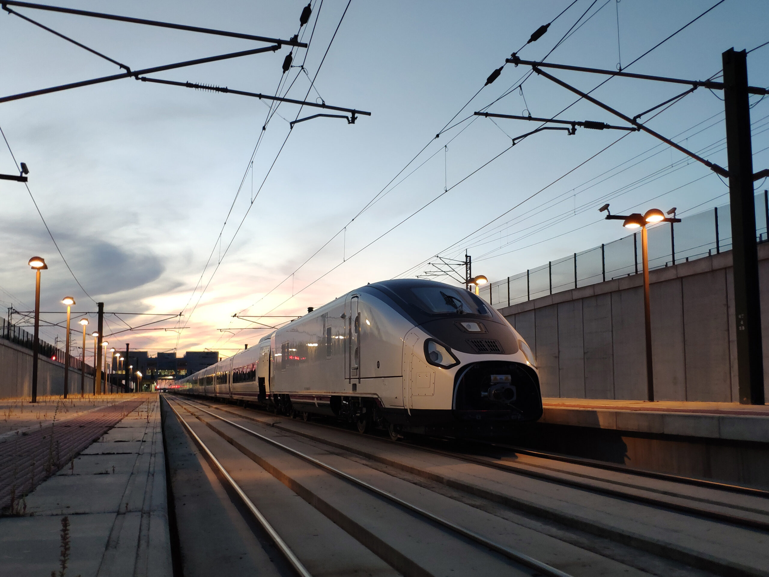 The Talgo Avril very high-speed train begins dynamic testing