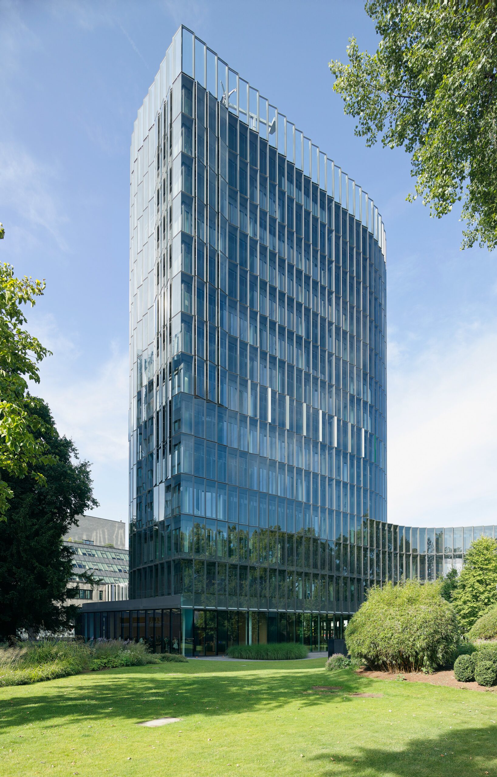 The headquarters of KfW IPEX-Bank are located in the European financial centre of Frankfurt am Main, in close proximity to the European Central Bank and other German and international banks.