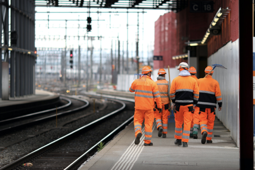 hydraulic tools rail yard