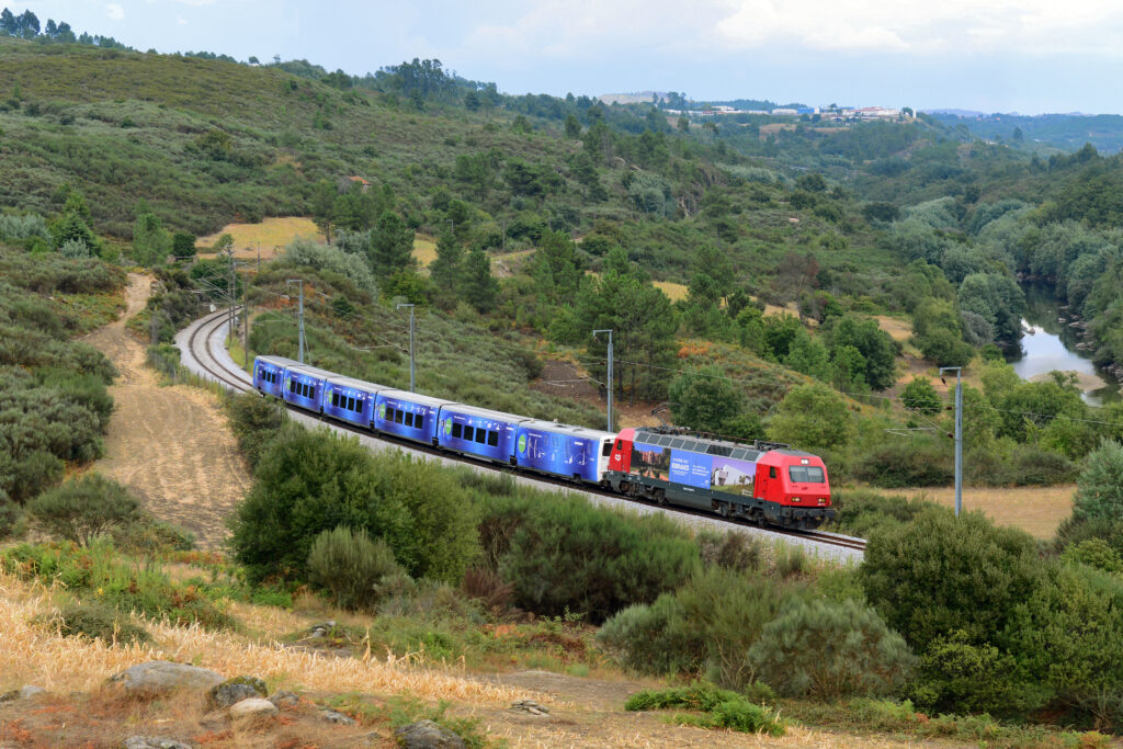 Railway-News magazine issue 4 2021 cover: Connecting Europe Express