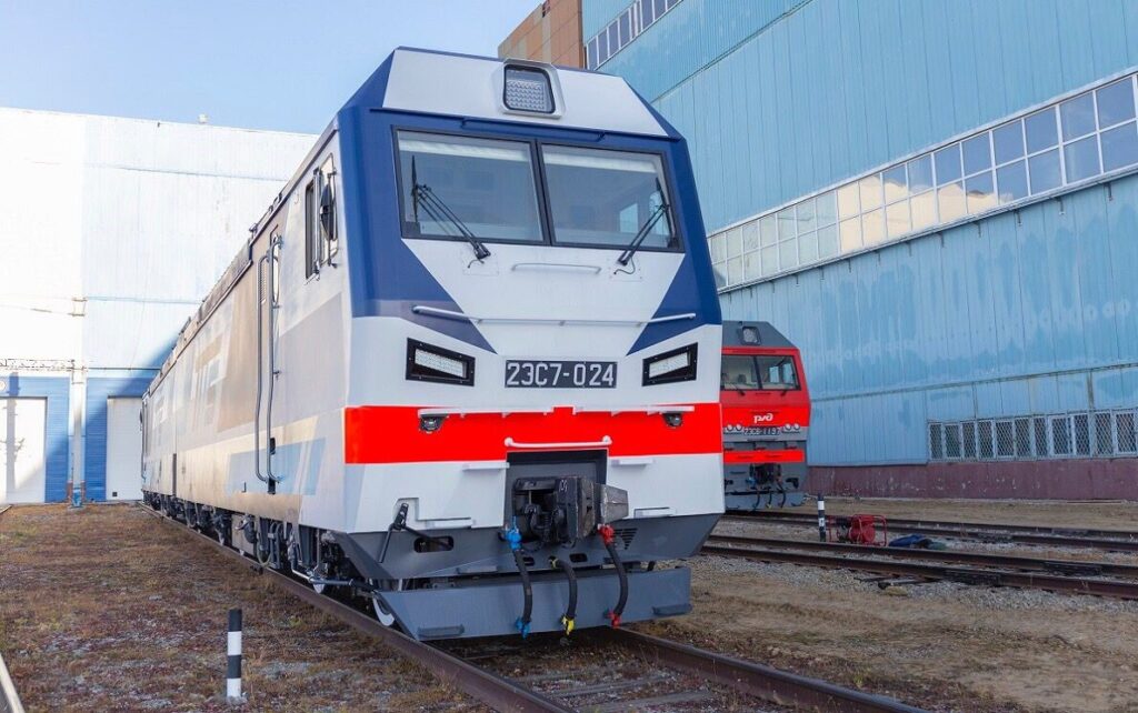 STM's 2ES7 Black Granite Electric Locomotive