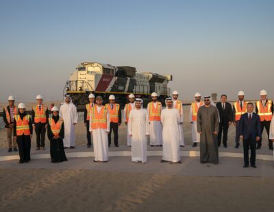 Final Piece of Railway Track Connecting Abu Dhabi and Dubai Is Laid