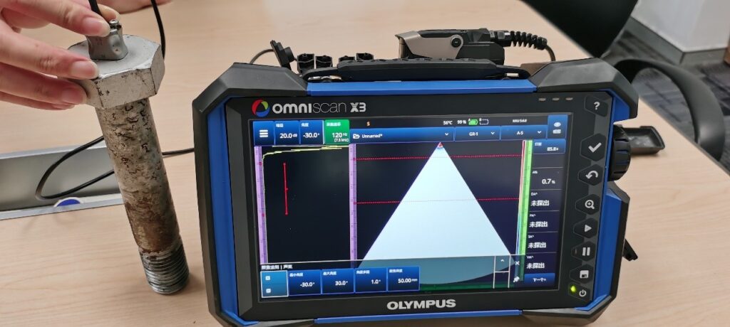 OLYMPUS OmniScan X3 Flaw Detector testing a High-Strength Bolt