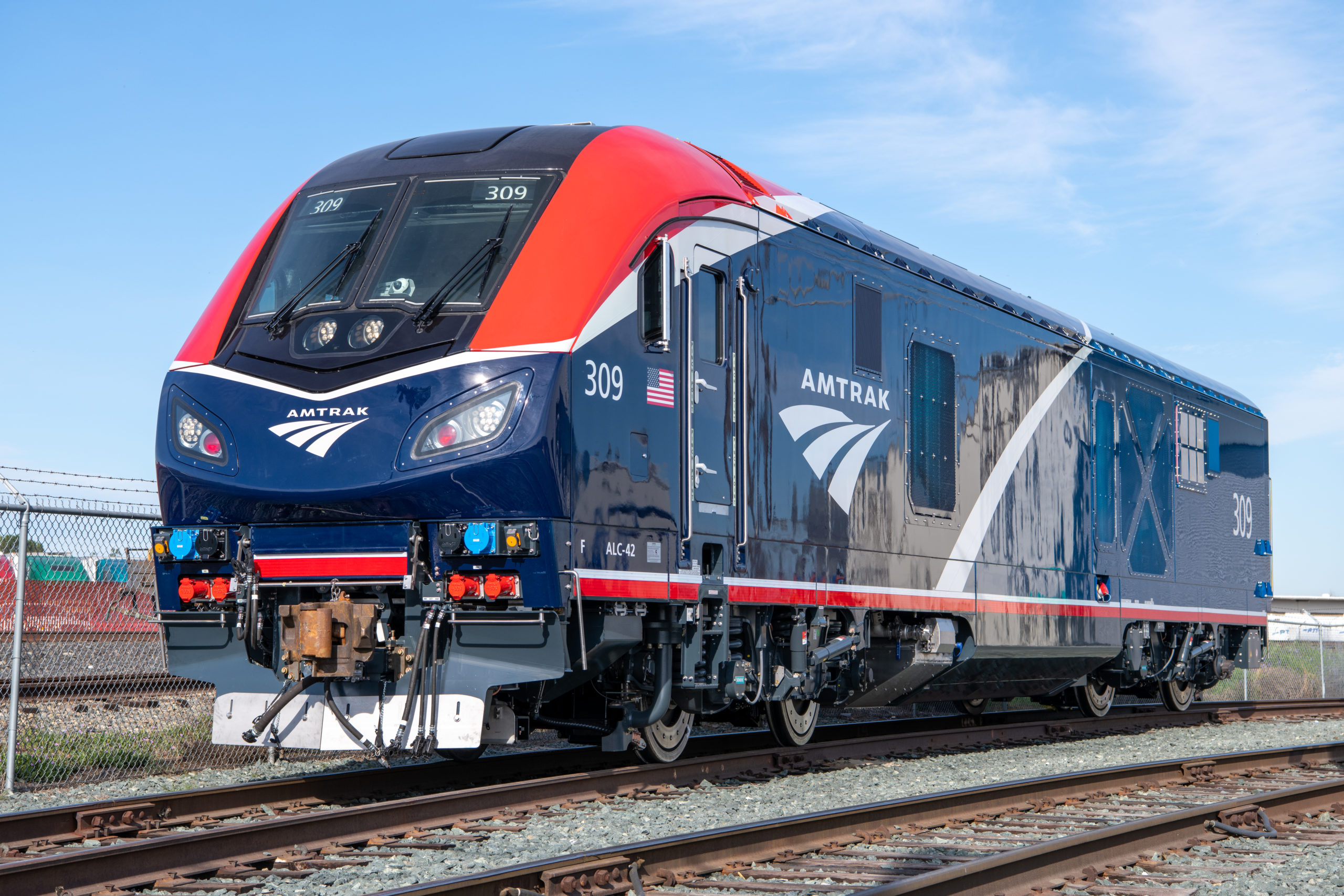 United States: Amtrak Unveils New Locomotive Livery | Railway-News