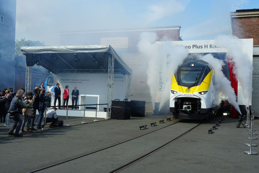 Deutsche Bahn and Siemens Mobility have presented the new Mireo Plus H hydrogen train