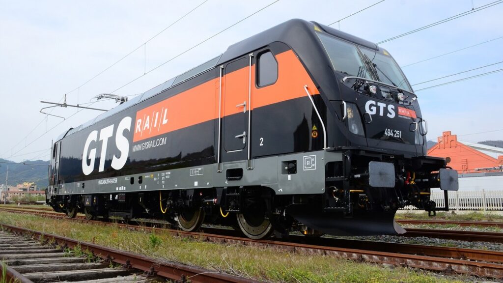 New Traxx DC3 locomotive on the tracks.