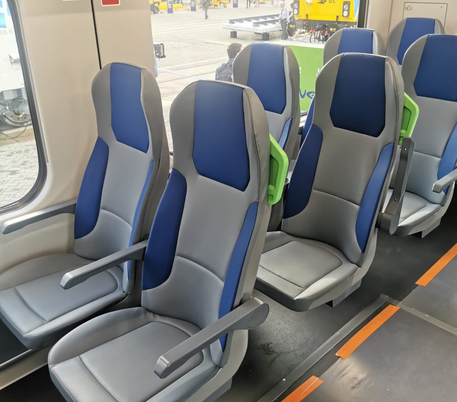 InnoTrans: Hitachi And Trenitalia Unveil Battery Hybrid Blues Train ...