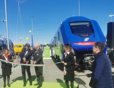 InnoTrans: Hitachi and Trenitalia Unveil Battery Hybrid Blues Train