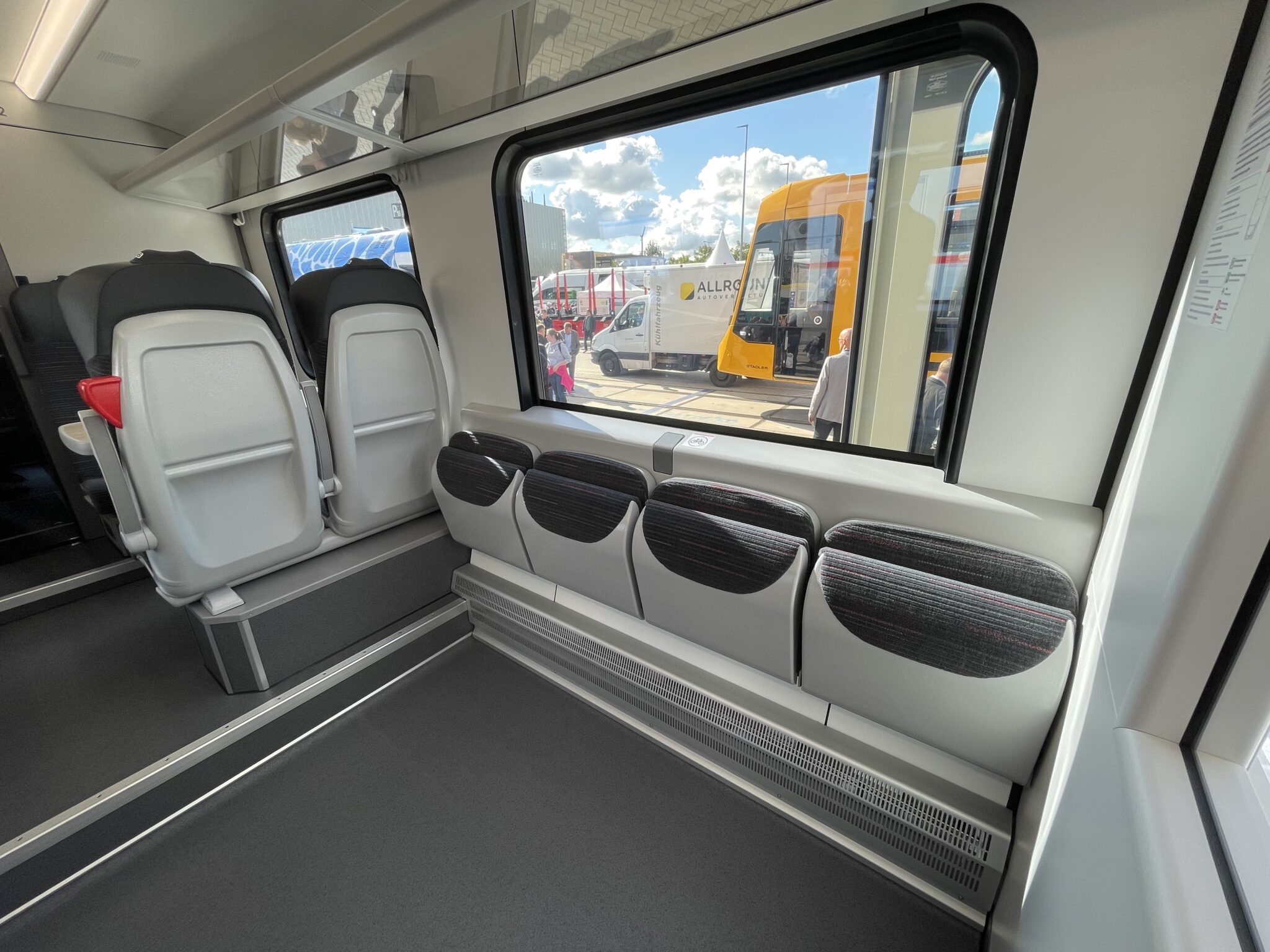 IN PICTURES: Stadler Presents New FLIRT Tri-Mode And CITYLINK Tram ...