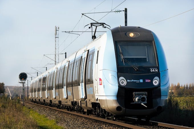 The Francilien arrives on the Paris-Provins branch of line P.