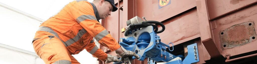 Digital automatic coupling for freight wagons on the go