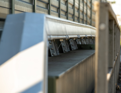 Installing ARCOSYSTEM® on Noise Barriers
