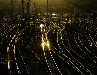 What Makes Rail Networks Effective and Efficient?
