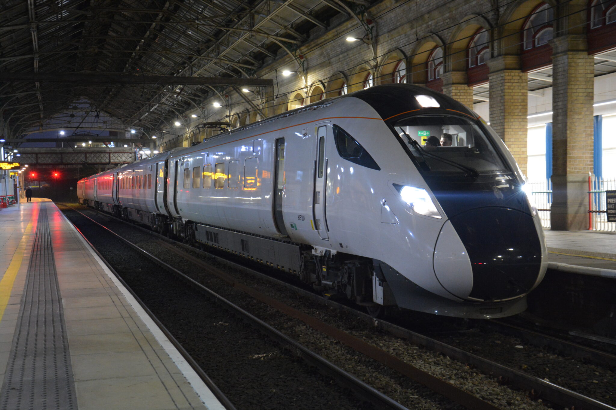 Uk New Avanti West Coast Fleet Begins Main Line Testing Railway News 