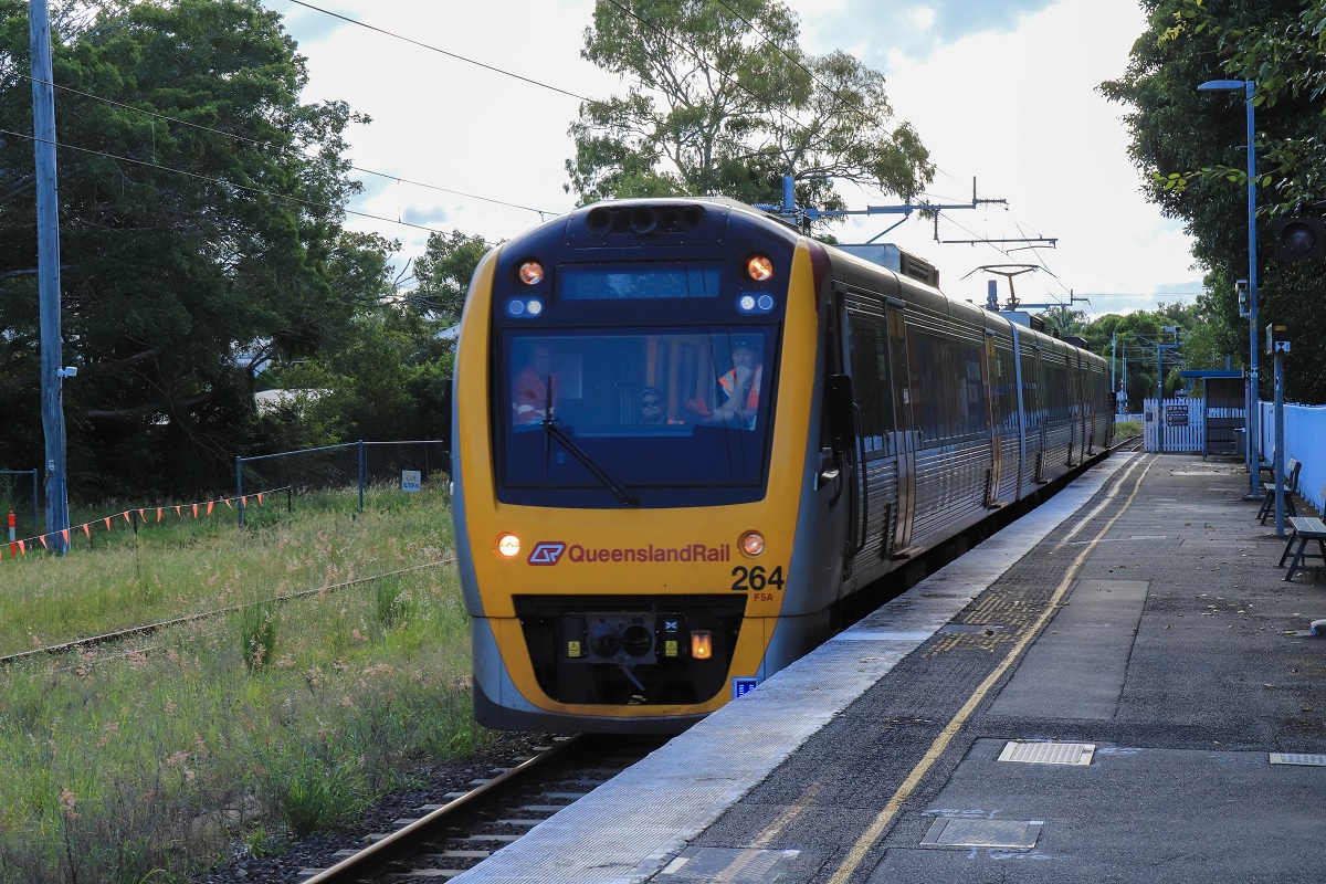 An SMU trained fitted with ETCS technology passing through Shorncliffe station during testing