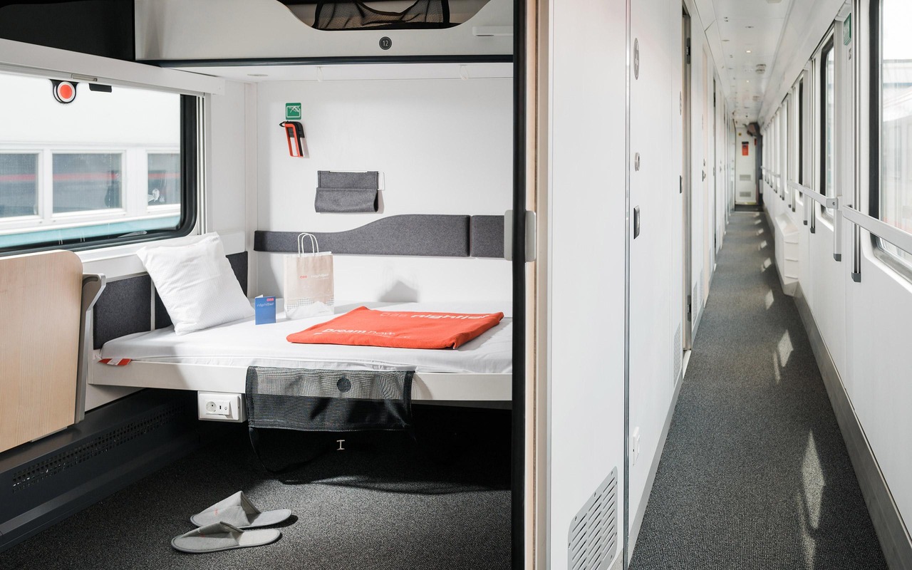 Among other improvements, the modernised couchette coaches will feature comfortable beds, modernlighting and updated bathrooms