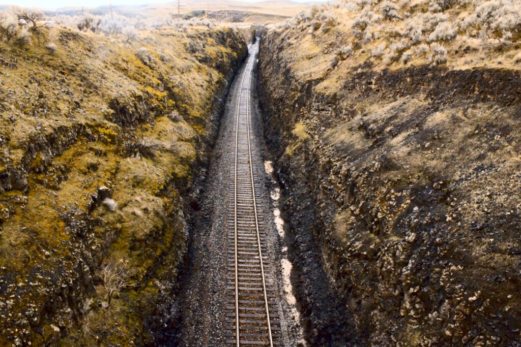 A railway track inbetween two walls of rock
