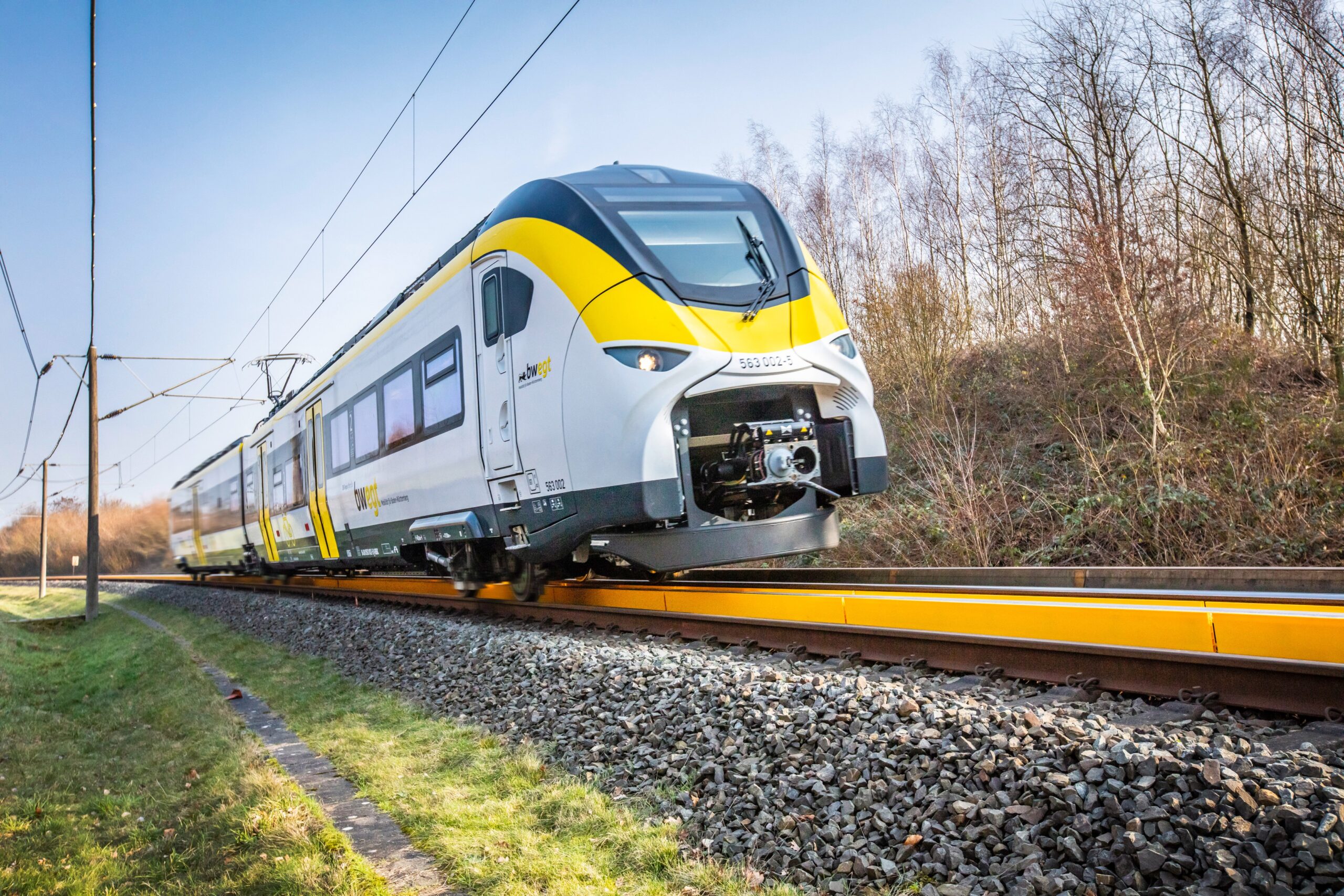 In 2020, the Baden-Württemberg State Authority for Rail Vehicles (SFBW) ordered 27 two-car, 120-seat Mireo Plus B battery-powered trains from Siemens Mobility