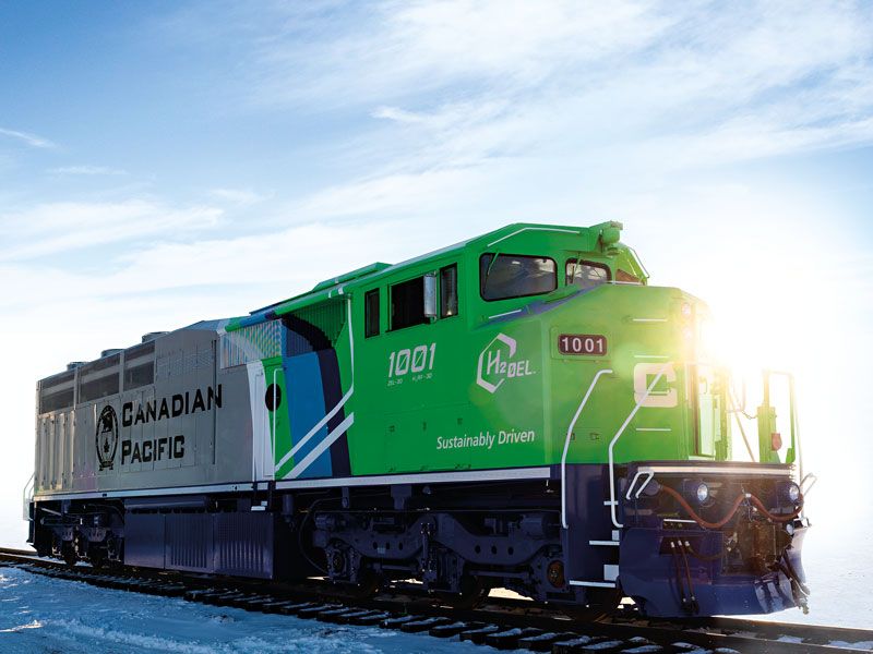 Vào tháng 12 năm 2020, Canada Pacific (CP) đã công bố kế hoạch phát triển đầu máy xe lửa chạy bằng hydro đầu tiên ở Bắc Mỹ bằng cách trang bị thêm đầu máy xe lửa chở hàng diesel với công nghệ pin và pin nhiên liệu hydro
