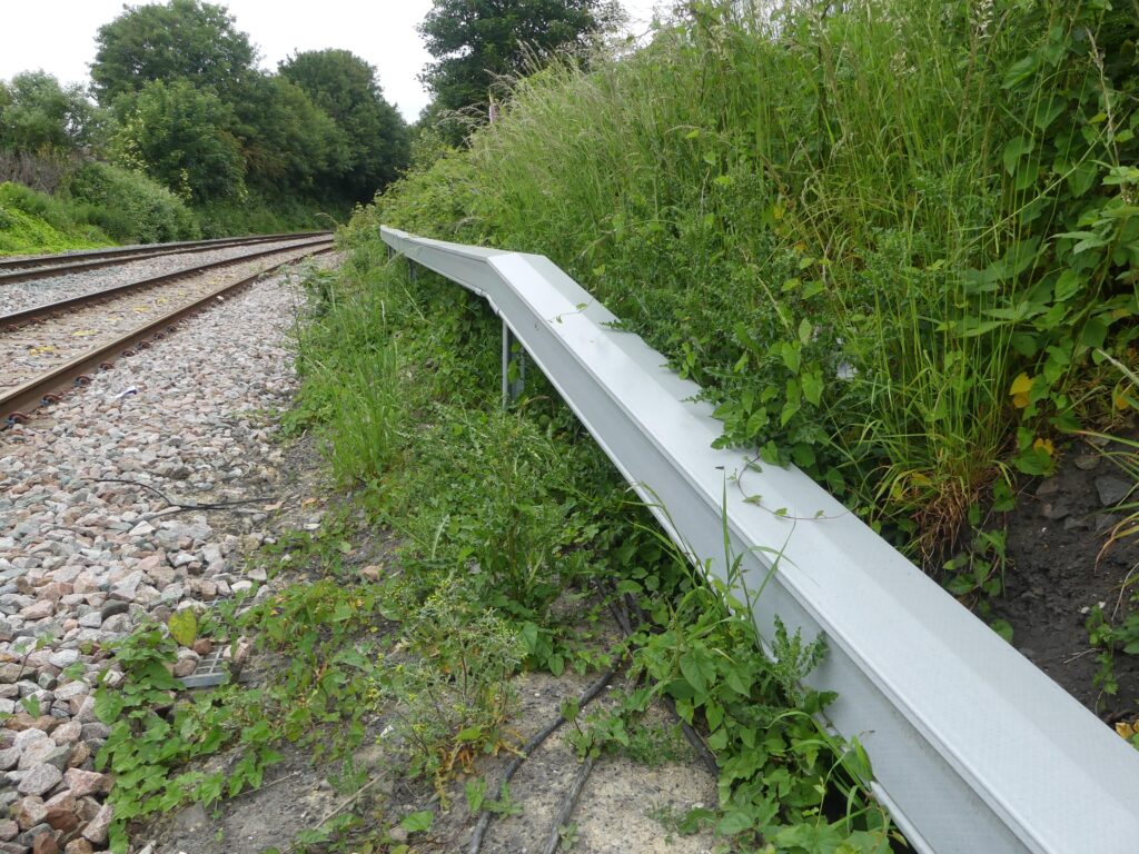ARCOSYSTEM cable troughing at the side of a train track