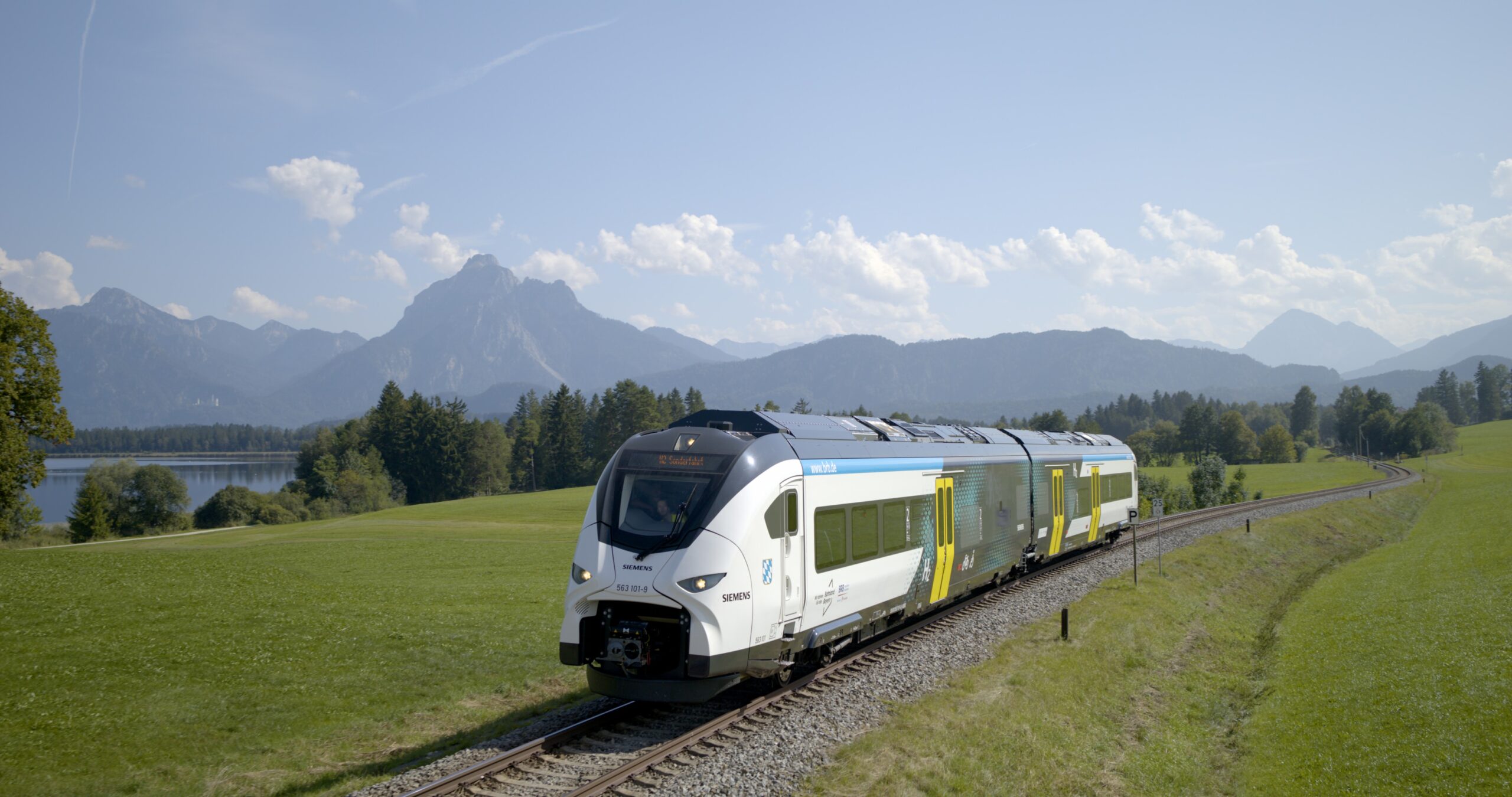 The Mireo Plus H hydrogen train will reduce CO2 emissions on routes around Augsburg