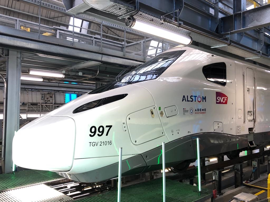Testing of the TGV M, – the future INOUI TGV – has been stepped up with the arrival of a second test train. 