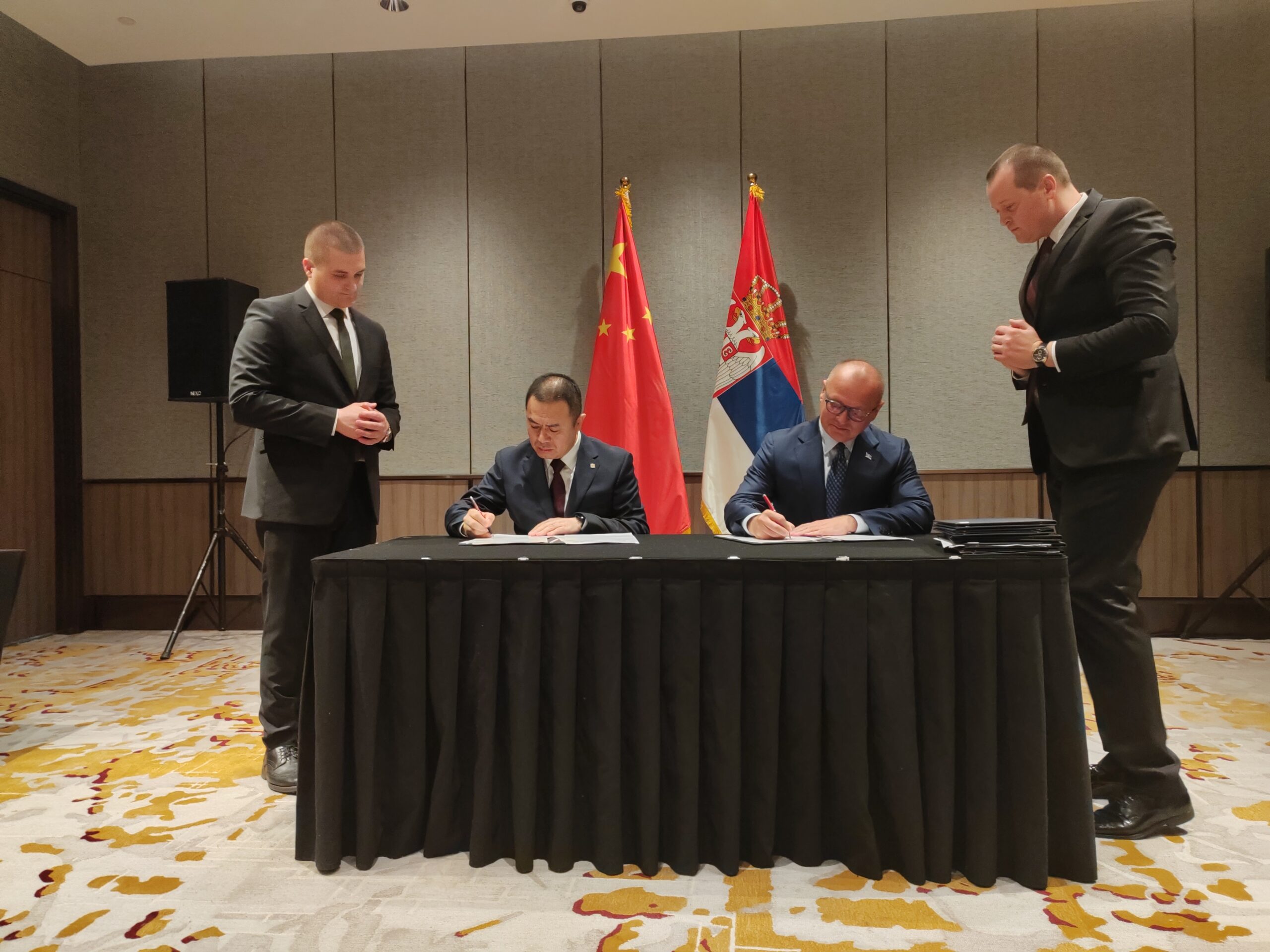 In October, CRRC officially signed a purchase agreement for high-speed EMU vehicles with Serbia’s Ministry of Construction, Transportation and Infrastructure