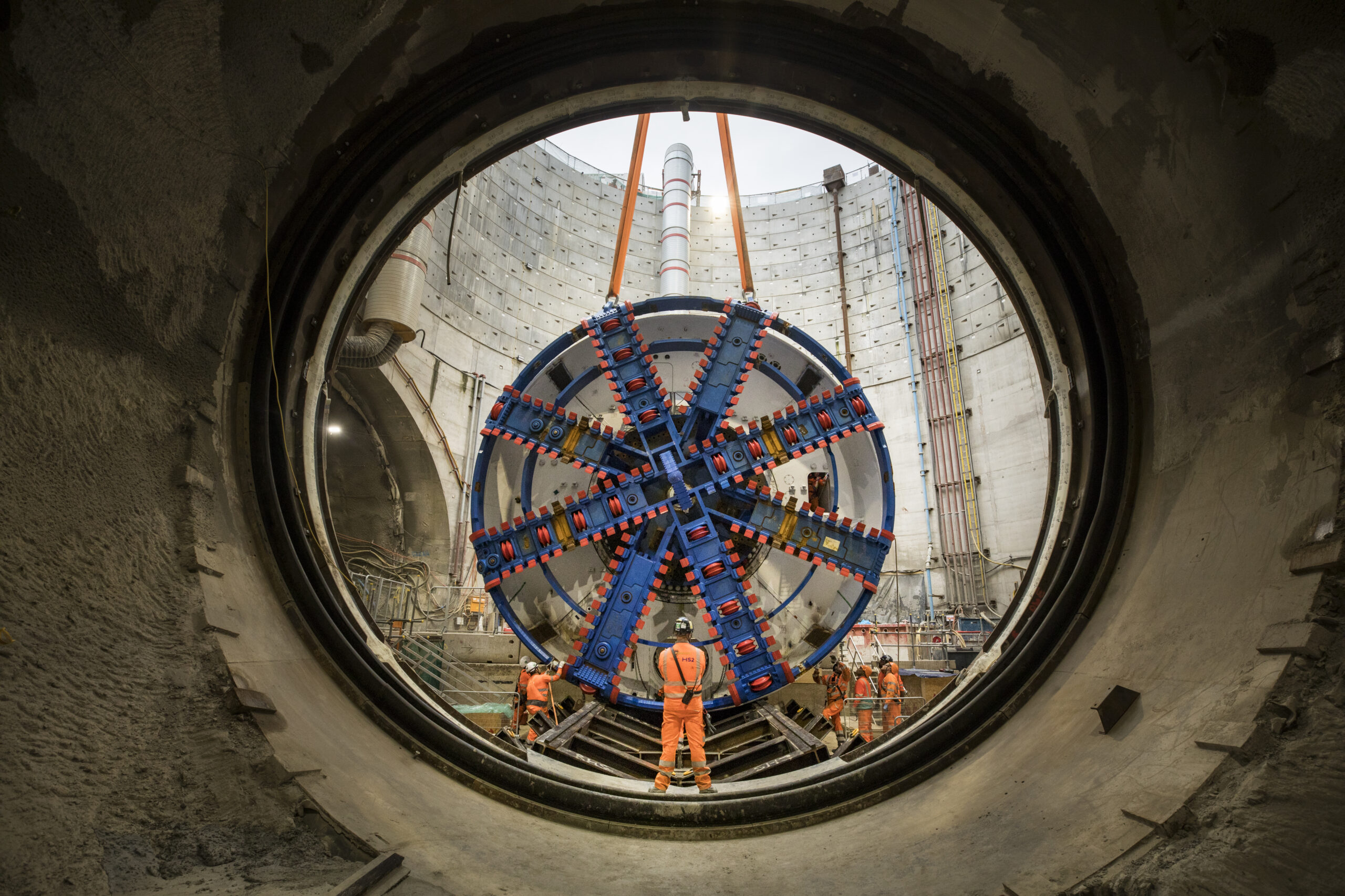 Cutterhead of TBM Emily lowered into place (1)