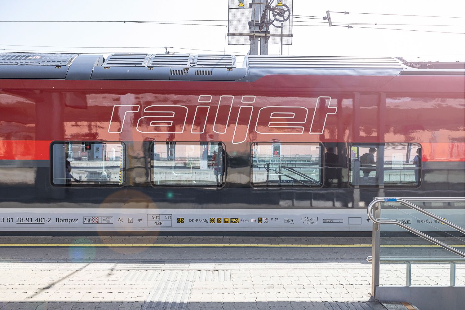 Austrian Federal Railways (ÖBB) has inaugurated service for the first Railjet of the new generation from Siemens Mobility