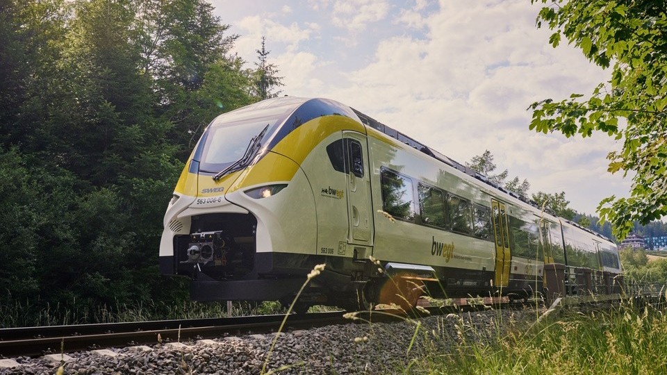 Germany’s first use of the Mireo Plus B battery hybrid train from Siemens Mobility
