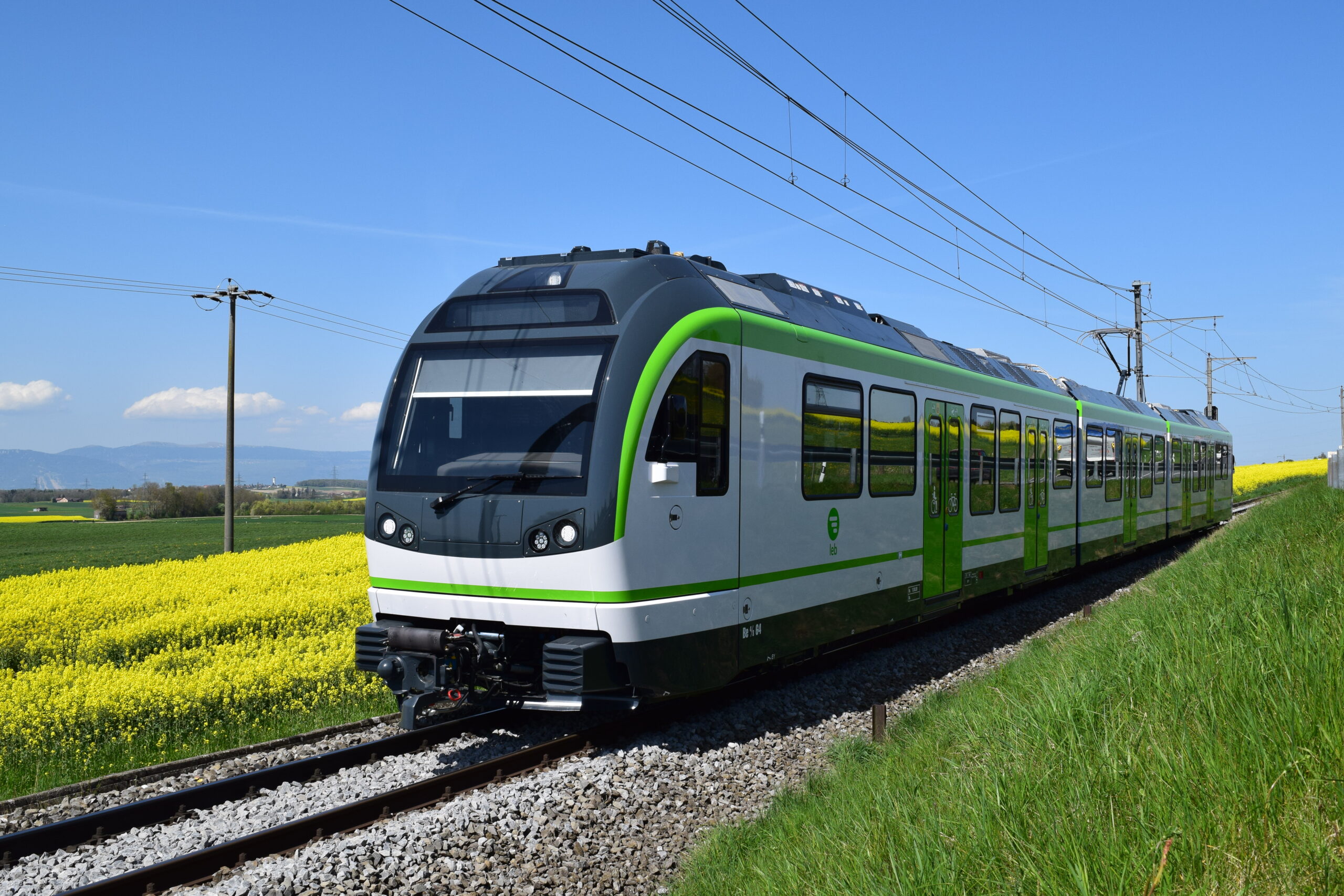 LEB strengthens local transport services with four new tailor-made multiple-unit trains from Stadler