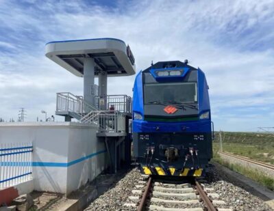 China: Hydrogen Shunting Locomotive Hauls 10,000 Tonnes