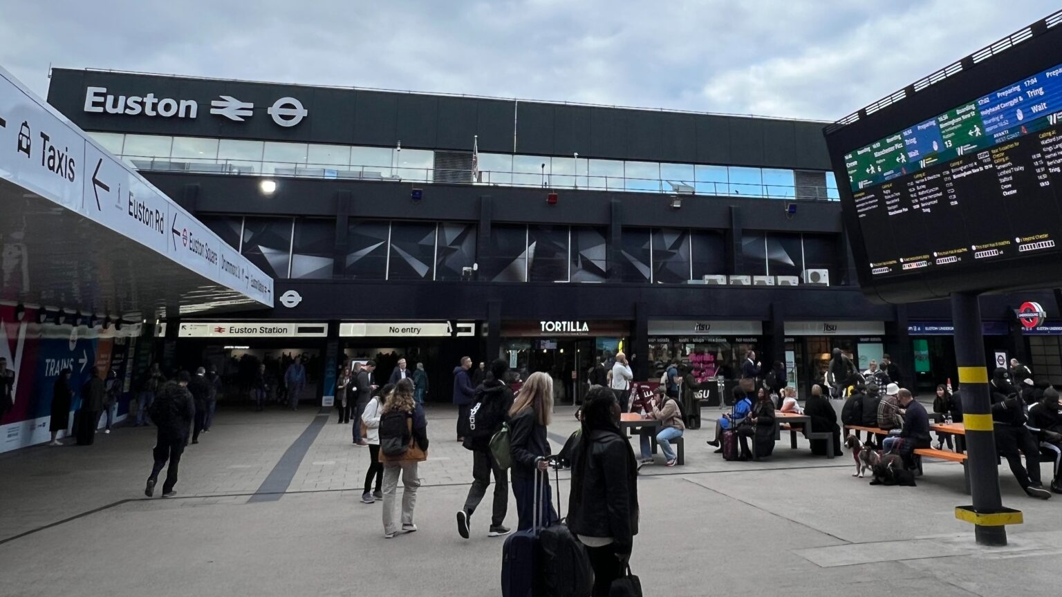 Early Boarding Aims to Reduce Congestion at London Euston Station