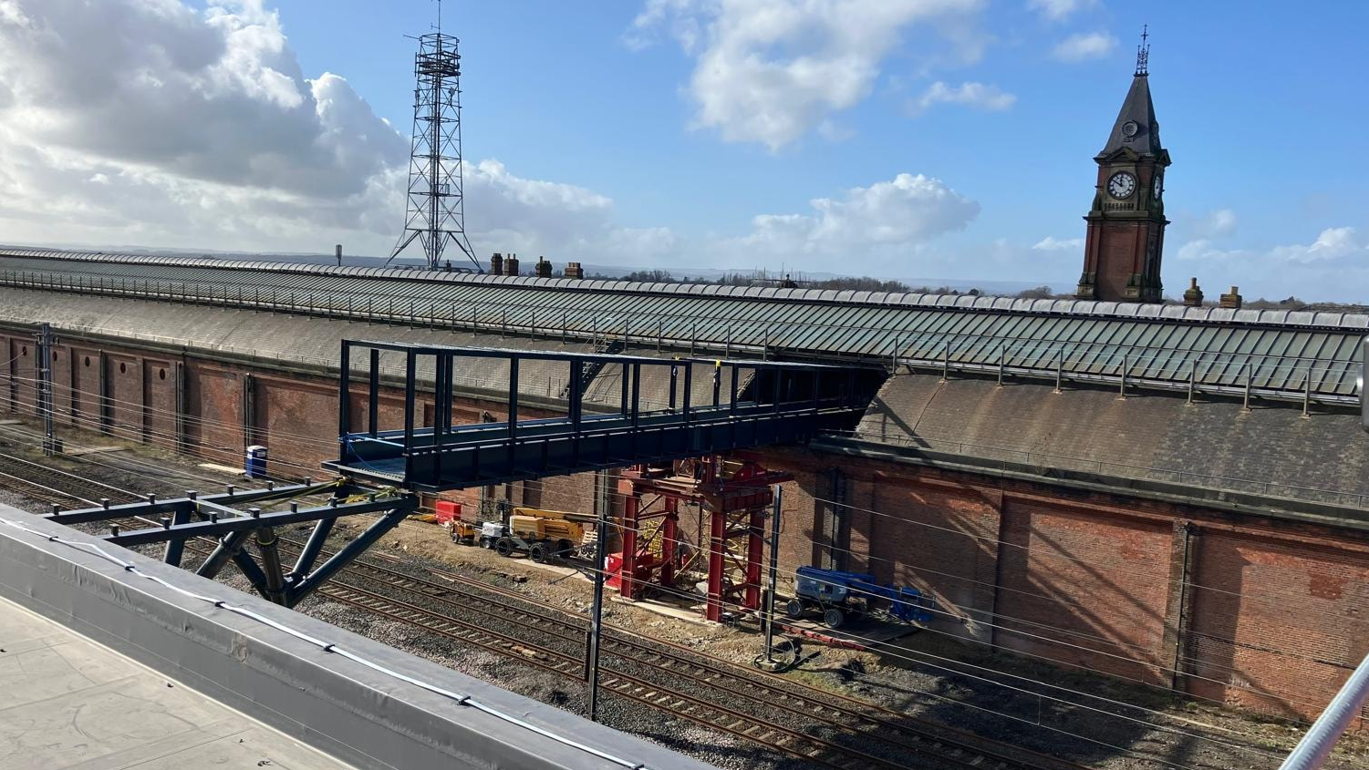 UK: New Footbridge Installed at Darlington Station