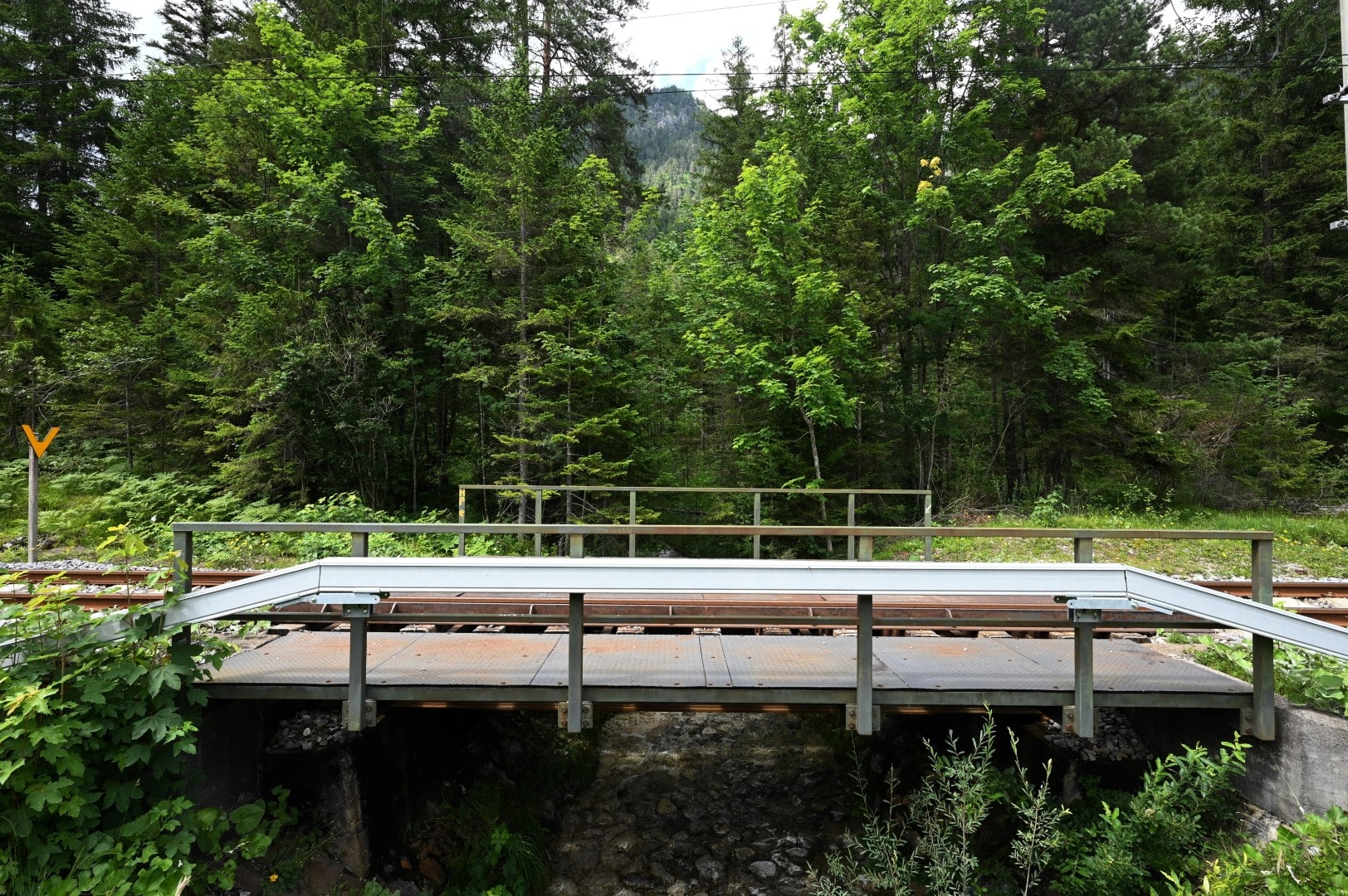 ARCOSYSTEM® safely fastened to the side of a bridge in order to maintain the cable run