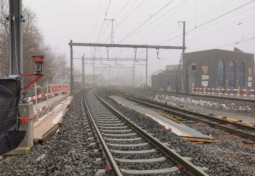 Overview of the monitoring area above the new road bridge in Wil, featuring the tracks and ballast supports