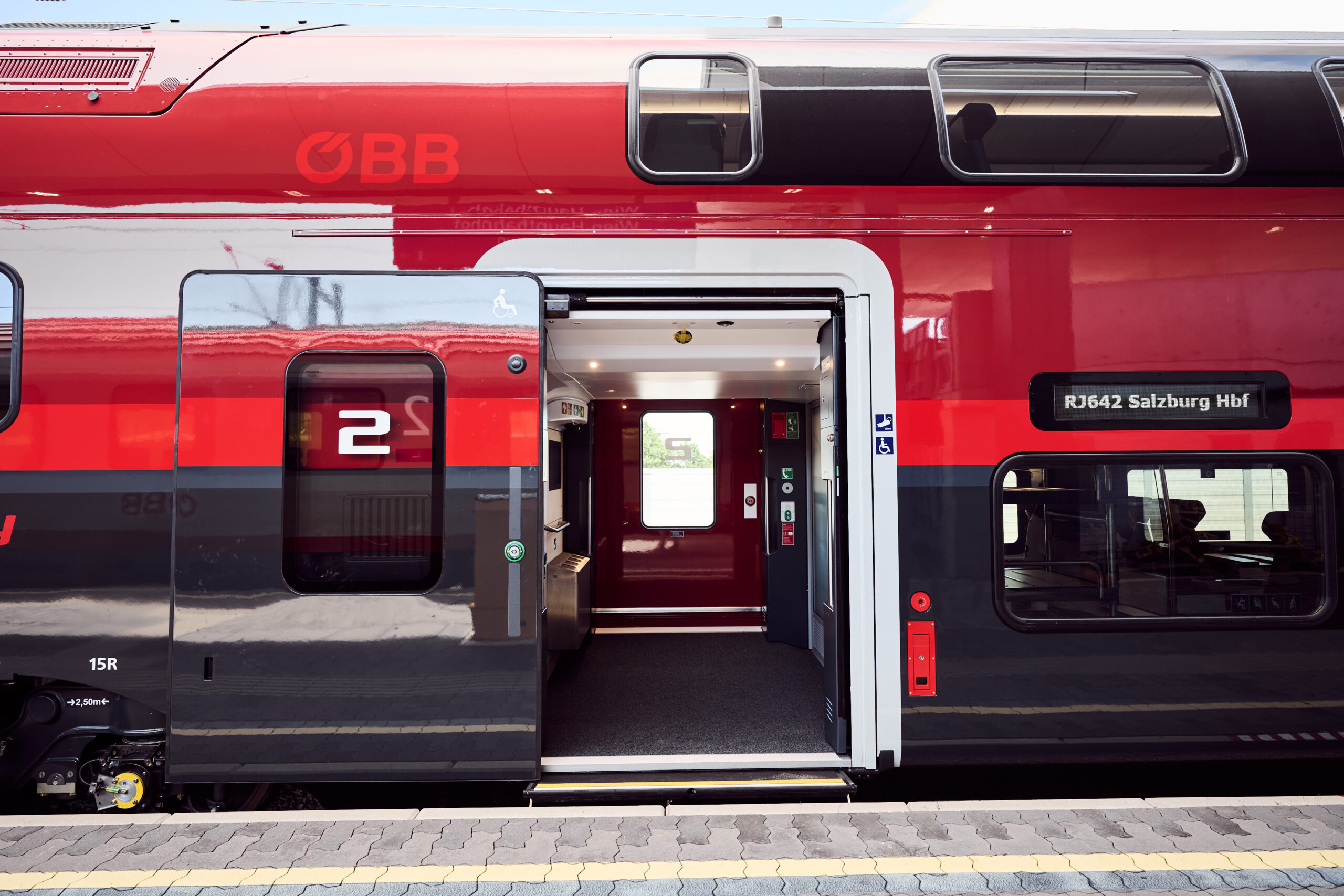 The 14 six-car double-deck trains will be deployed in stages starting at the end of 2026 on the Western railroad between Vienna and Salzburg