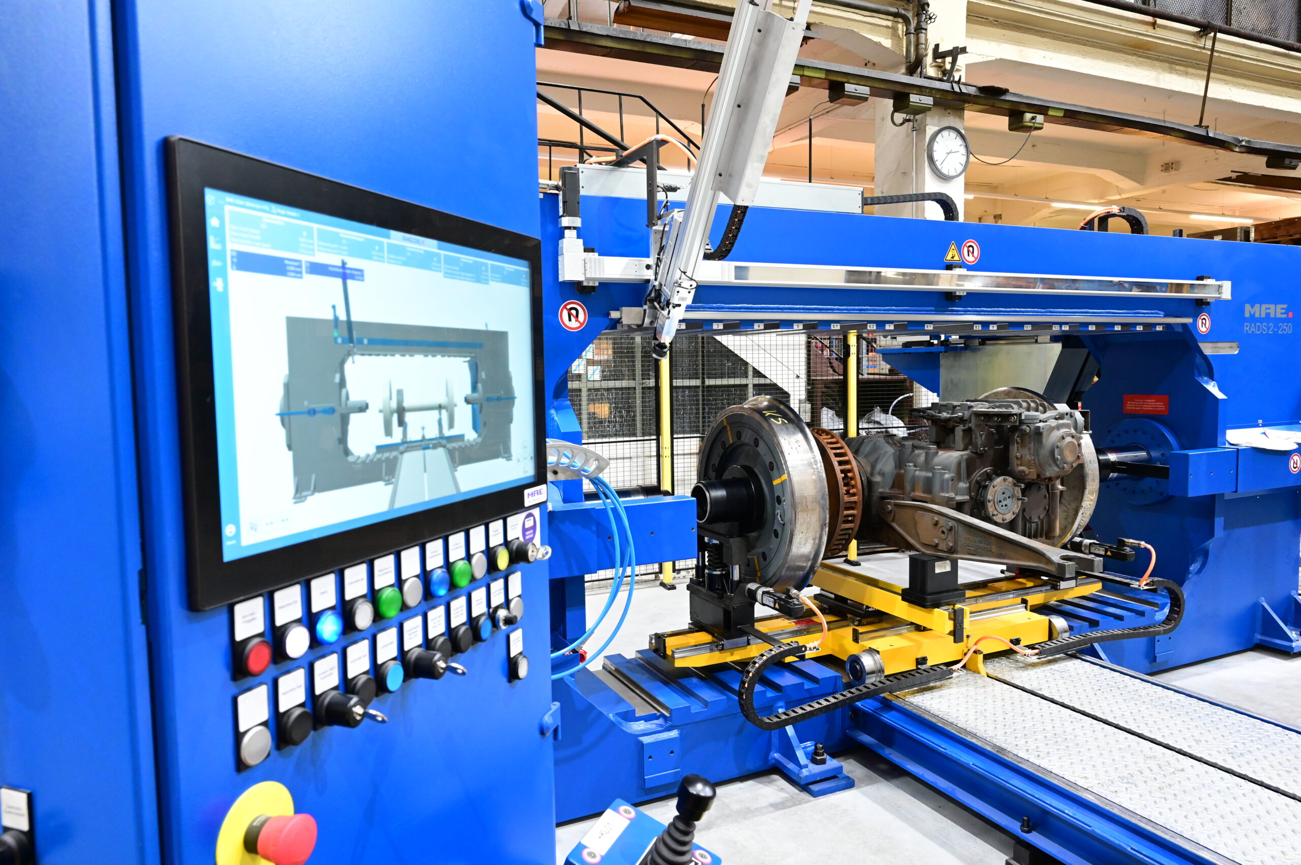 Complete wheelset during operation on the MAE press