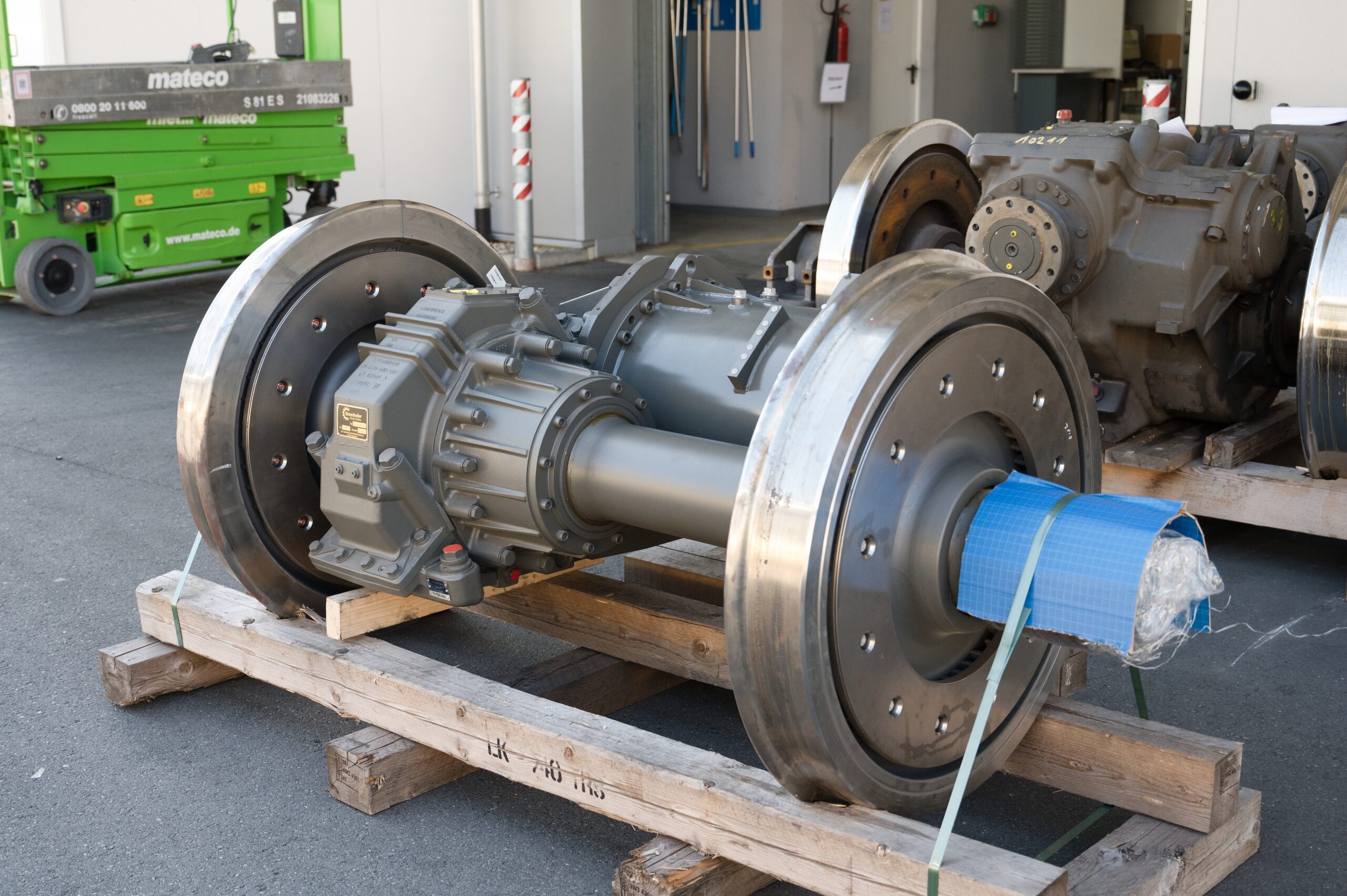 Gearbox, coupling, traction motor, axle and wheelset – standard delivery from Gmeinder Getriebe