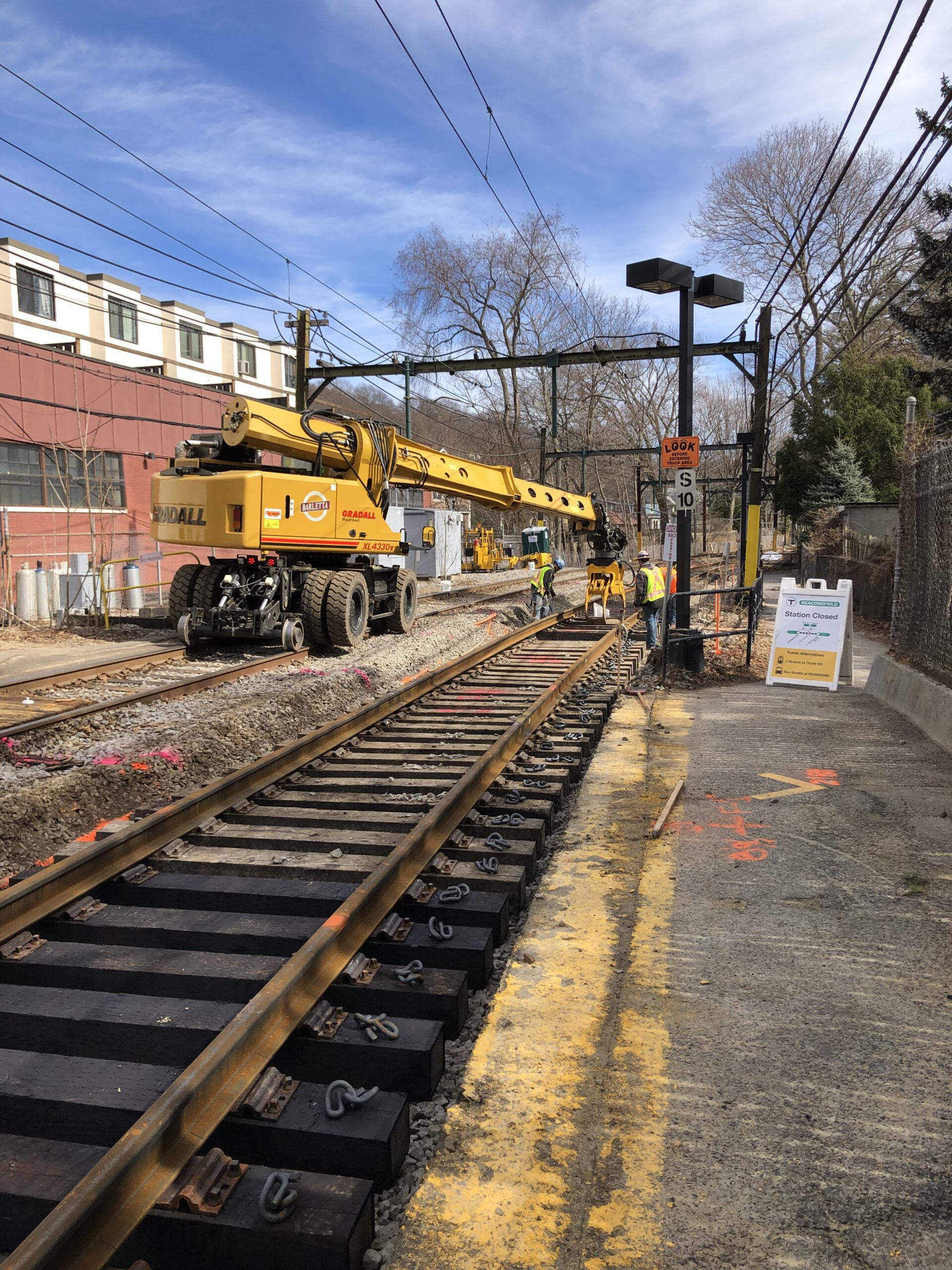 Boston Area Rail Renewal Project Benefits From Gradall TrackStar Versatility
