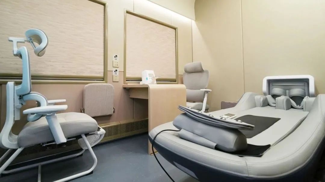 The healthcare room offers a spinal physiotherapy device
