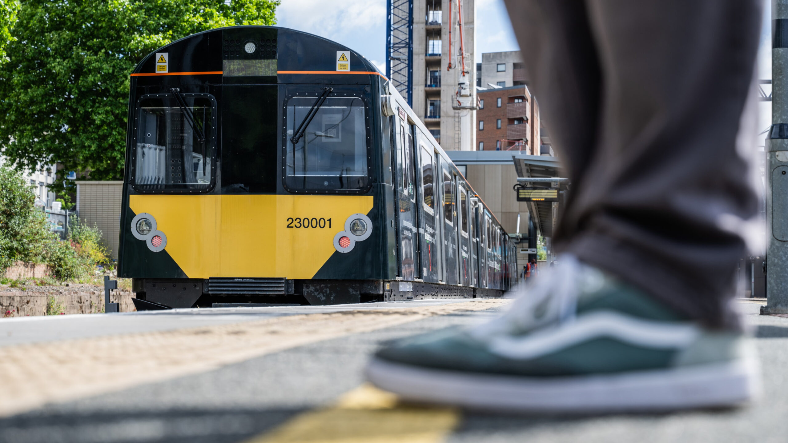 GWR Introduces UK’s First Battery-Only Train into Passenger Service   Railway-News