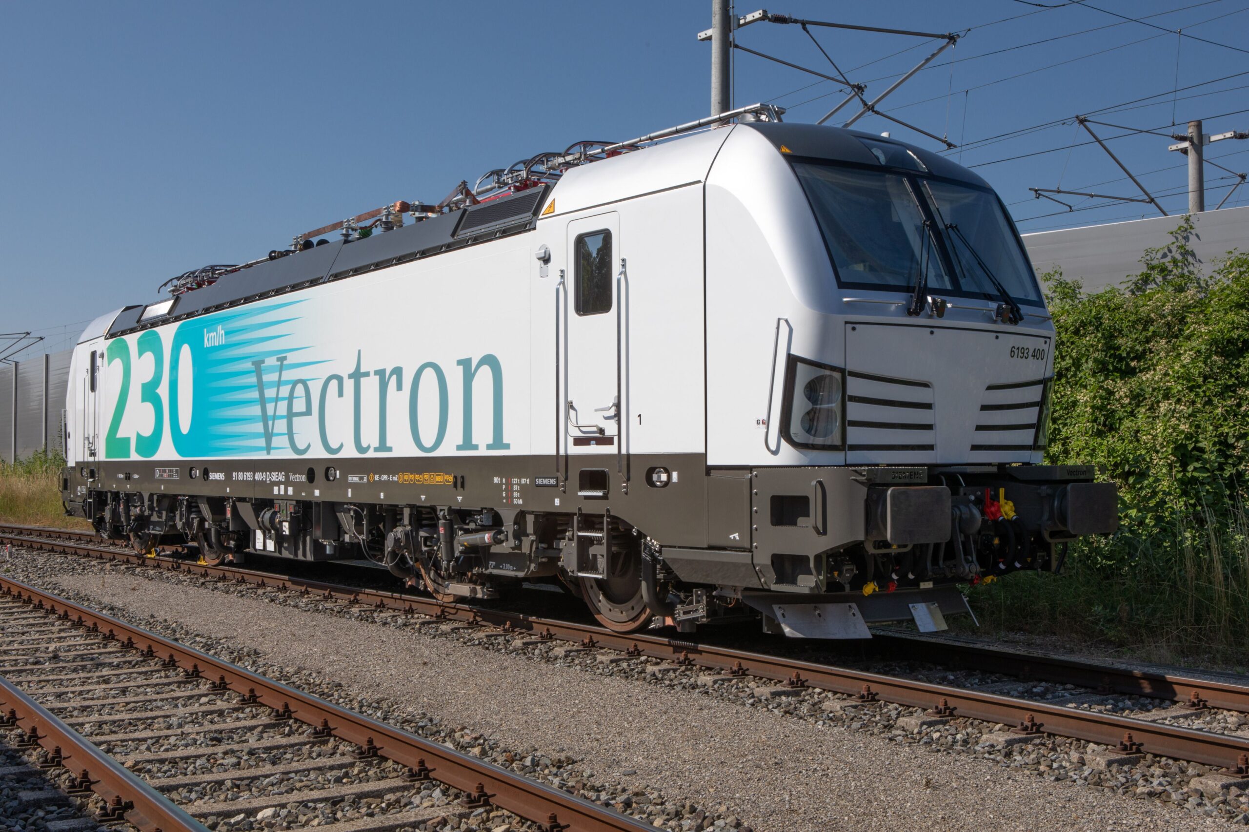 First modern locomotive authorised for passenger service at speeds up to 230 km/h